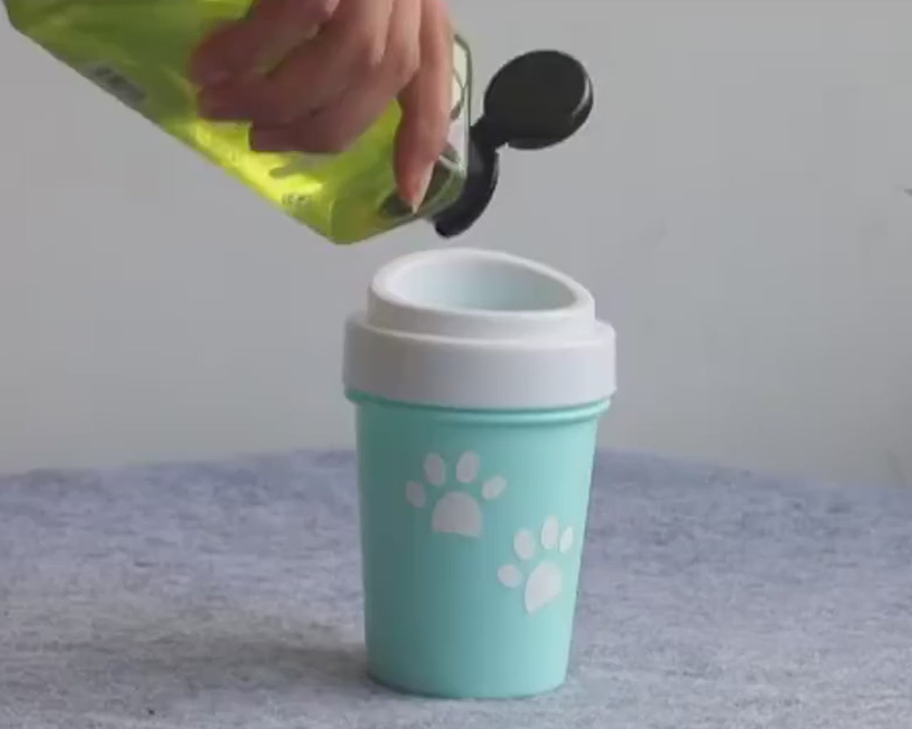 Anti-Spill Silicone Dog Paw Cleaner & Foot Washing Cup